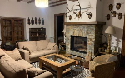¿Por qué huele la chimenea cuando está apagada? Causas y qué hacer